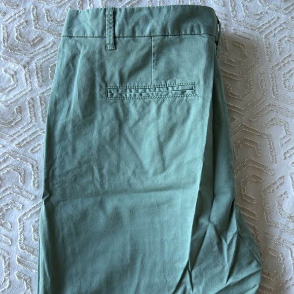 GAP Green Bermuda shorts size 14 - Picture 2 of 2